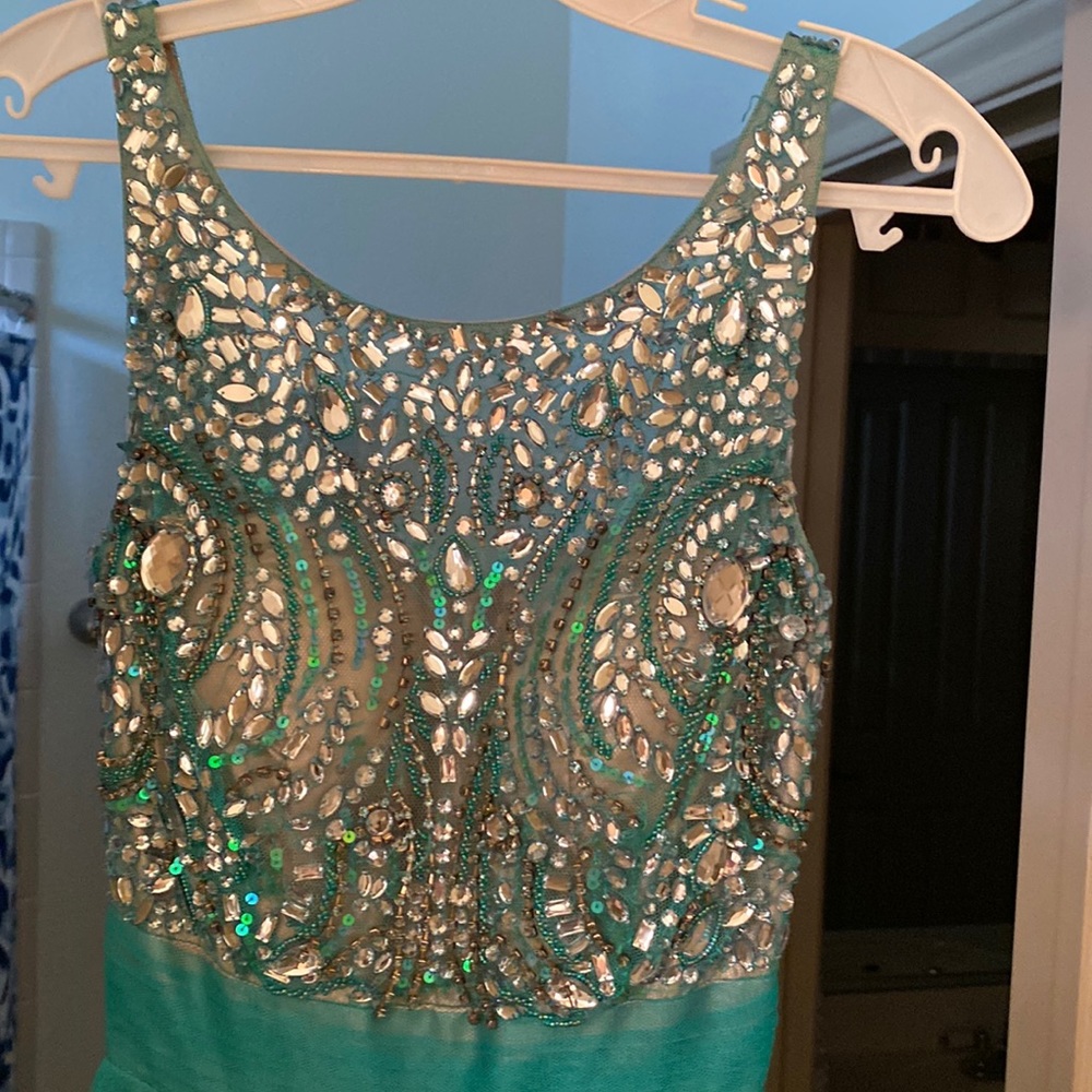 Gorgeous turquoise formal dress size small.